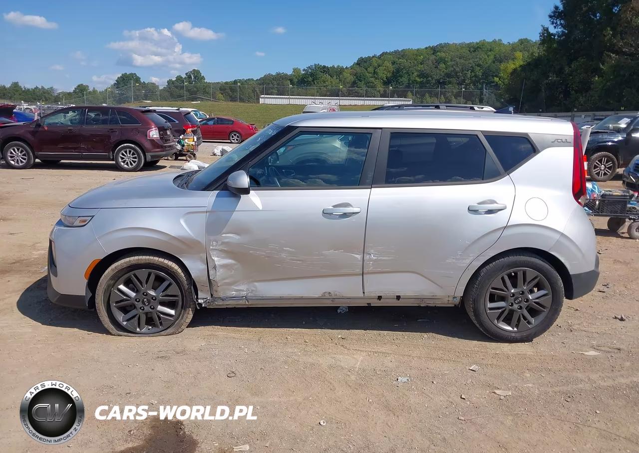 2021 Kia Soul S VIN:KNDJ23AU8M7796656 - 14