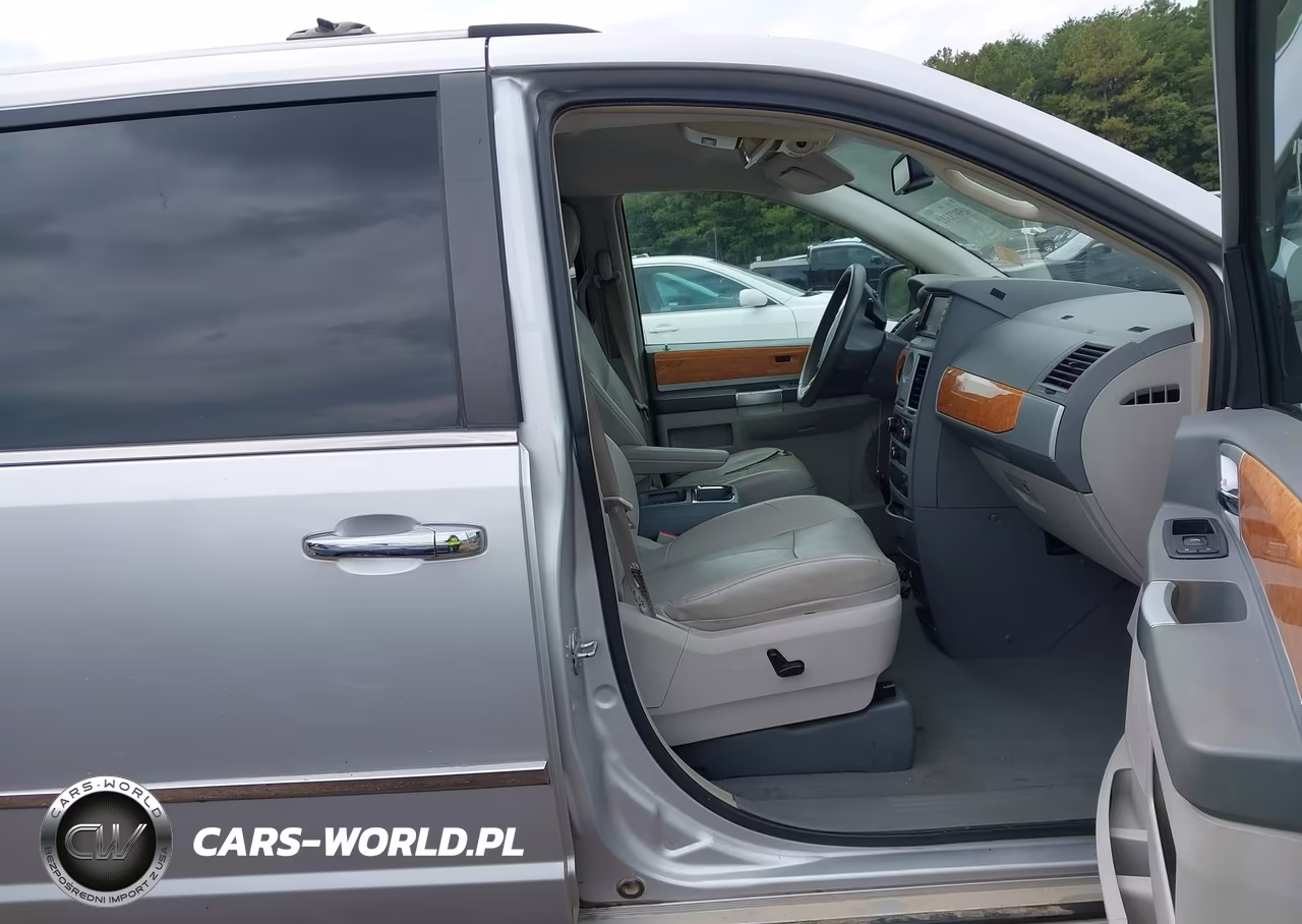2008 Chrysler Town & Country Limited VIN:2A8HR64X58R826940 - 5