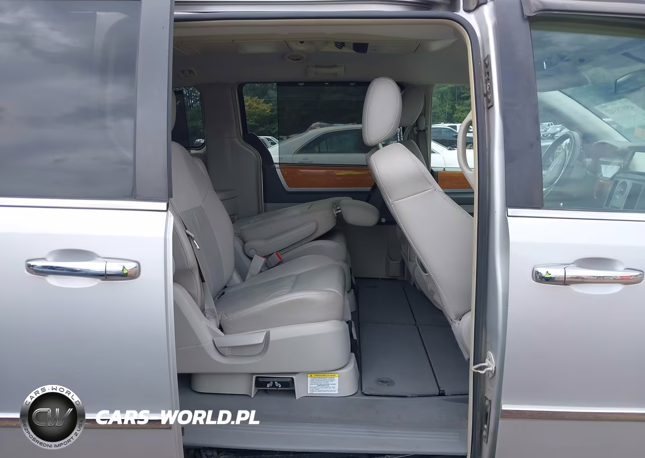 2008 Chrysler Town & Country Limited VIN:2A8HR64X58R826940 - 8