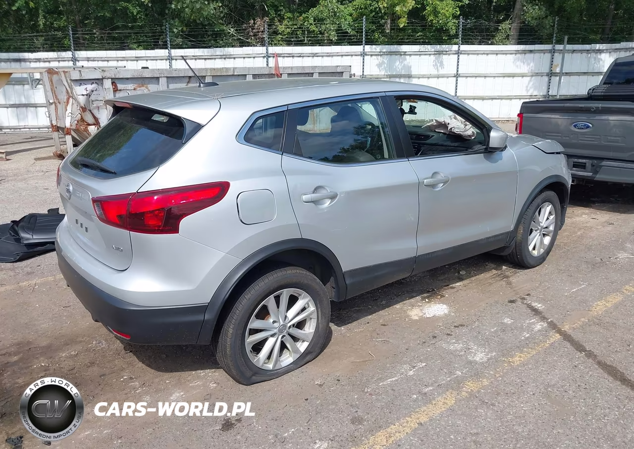 2018 Nissan Rogue Sport S VIN:JN1BJ1CR7JW258538 - 4