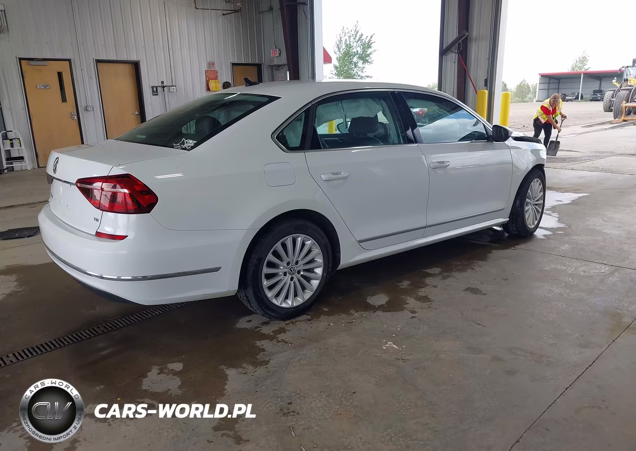 2017 Volkswagen Passat 1.8T Se VIN:1VWBT7A38HC030002 - 4