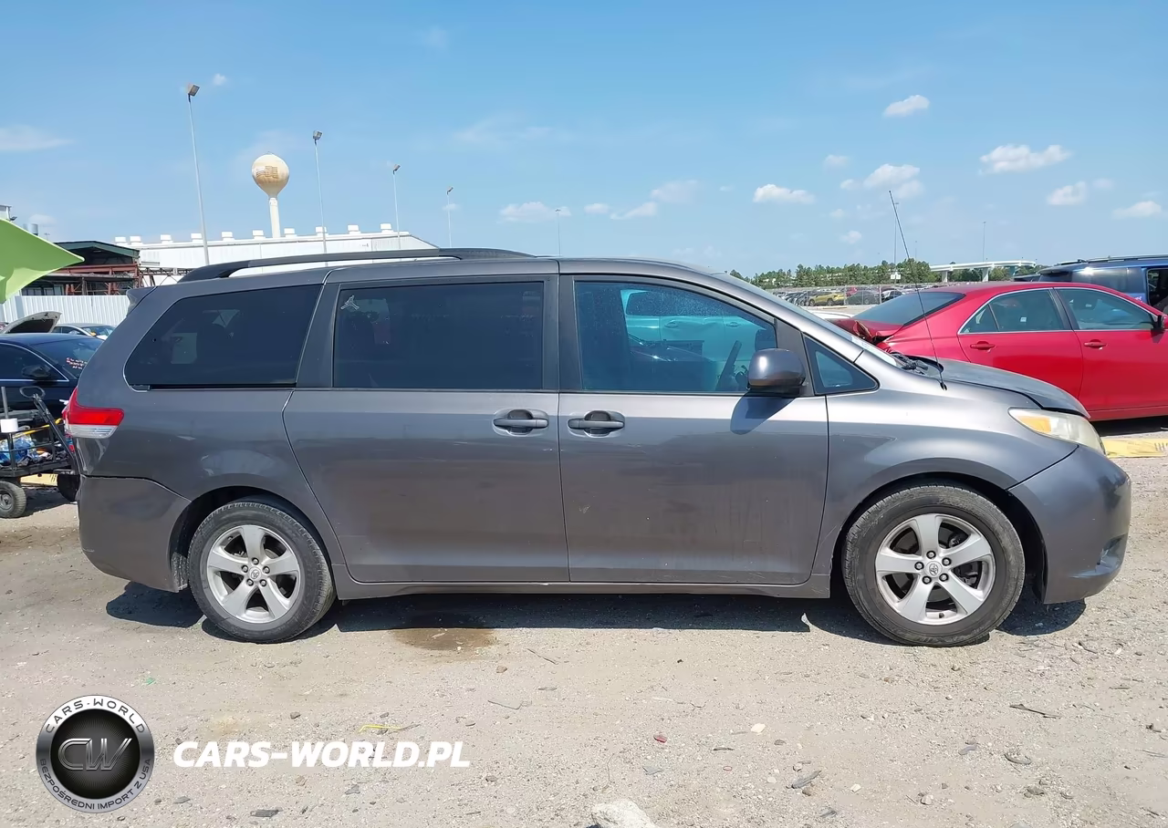 2011 Toyota Sienna Le V6 VIN:5TDKK3DC9BS157342 - 13
