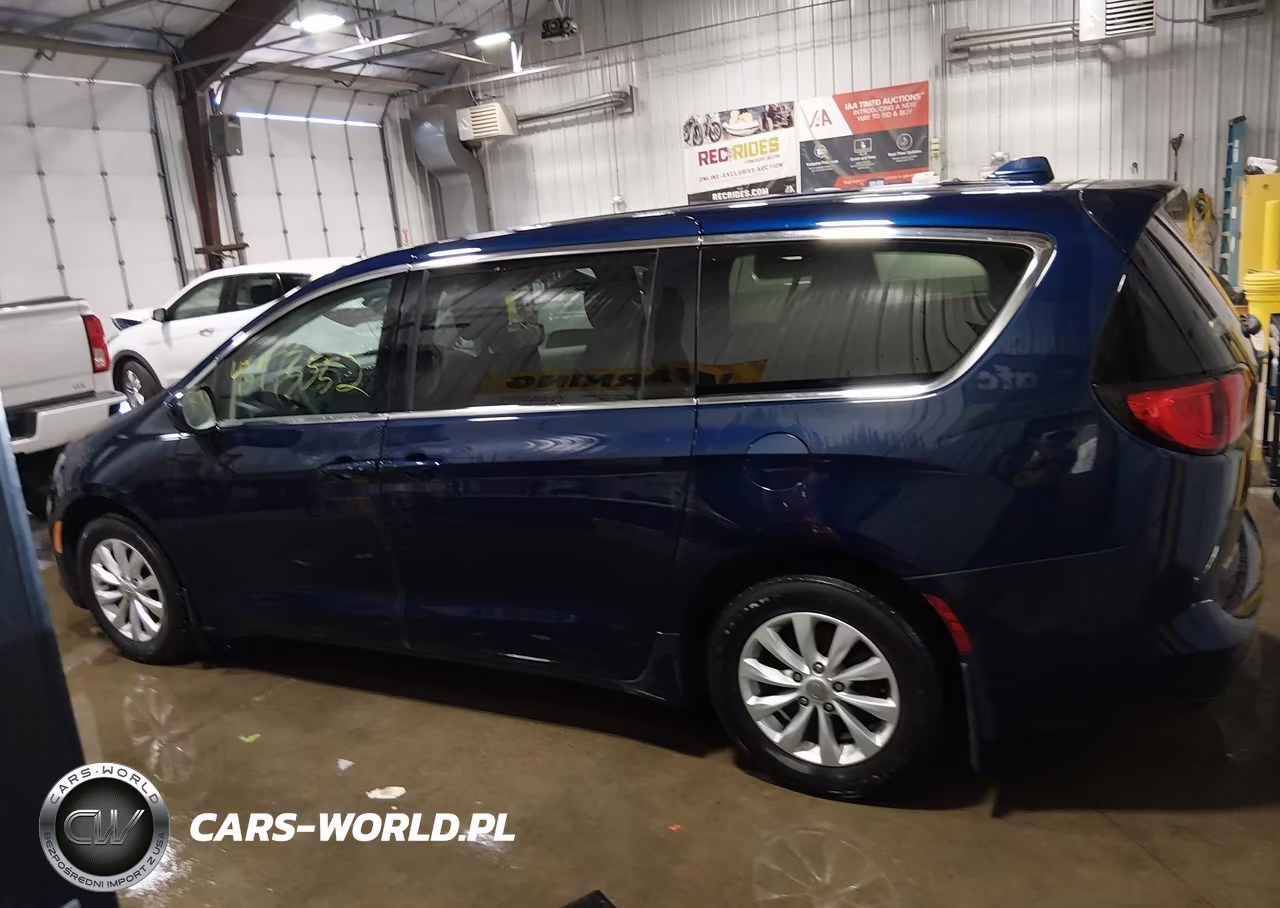 2017 Chrysler Pacifica Touring VIN:2C4RC1DG9HR517794 - 14