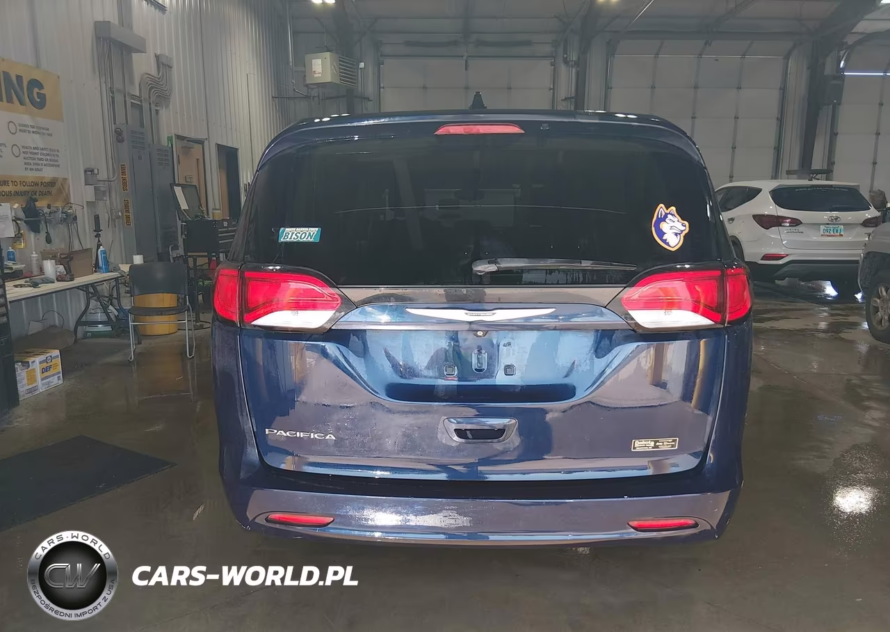 2017 Chrysler Pacifica Touring VIN:2C4RC1DG9HR517794 - 16