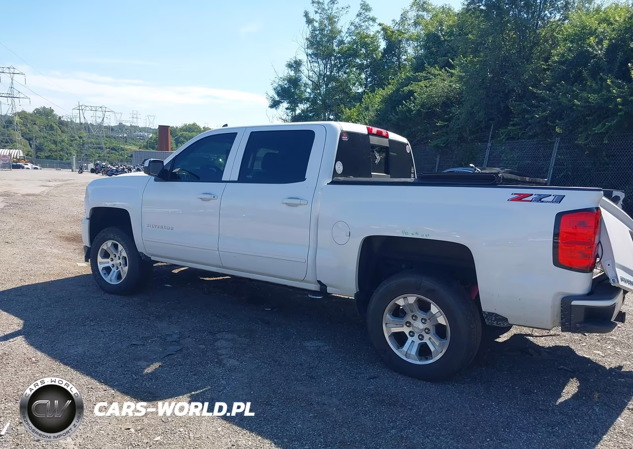2018 Chevrolet Silverado 1500 2Lt VIN:3GCUKREC6JG472106 - 3