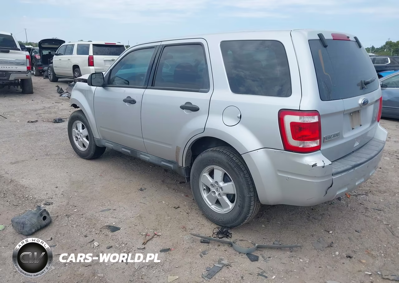2010 Ford Escape Xls VIN:1FMCU0C7XAKD10975 - 3