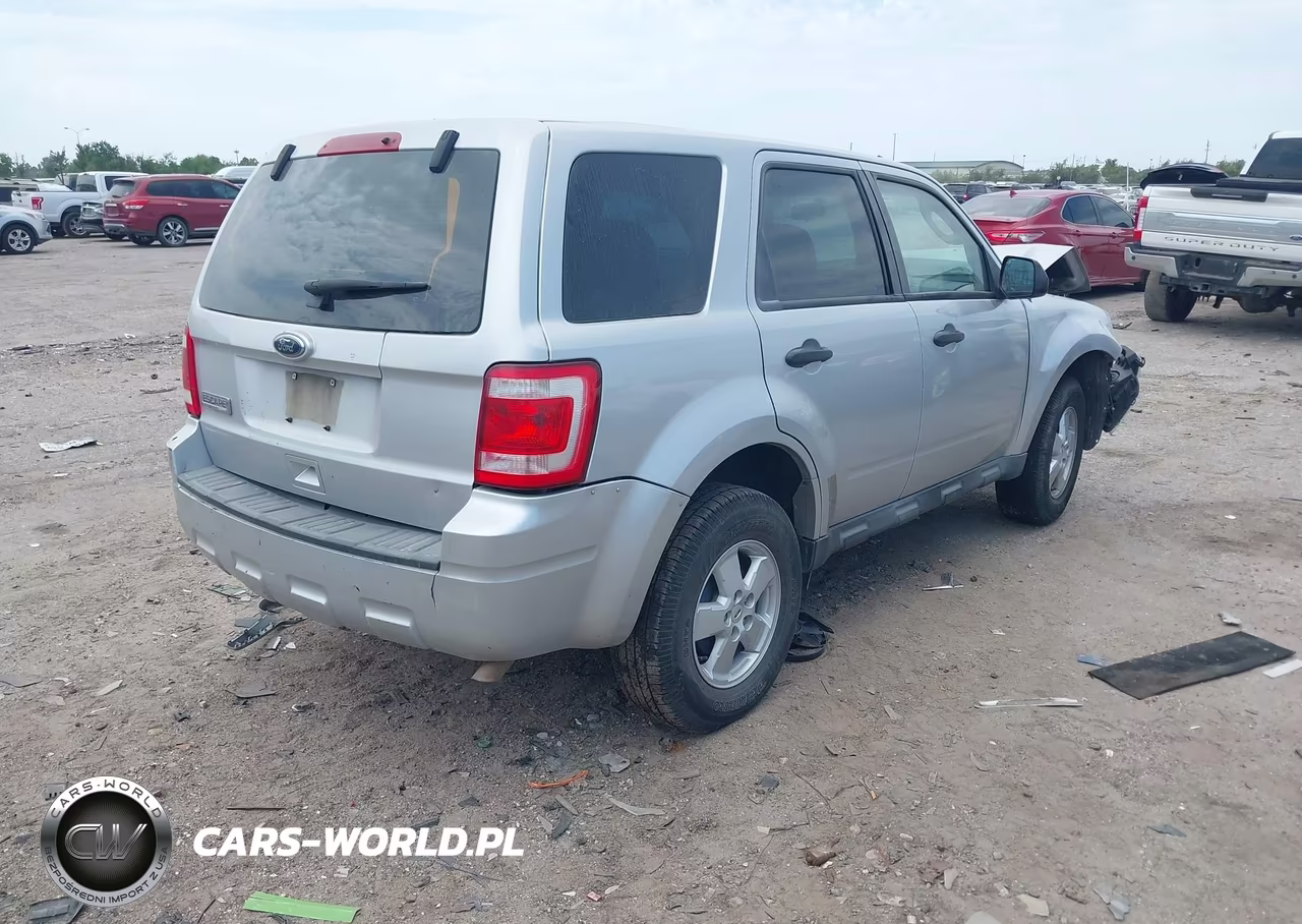 2010 Ford Escape Xls VIN:1FMCU0C7XAKD10975 - 4