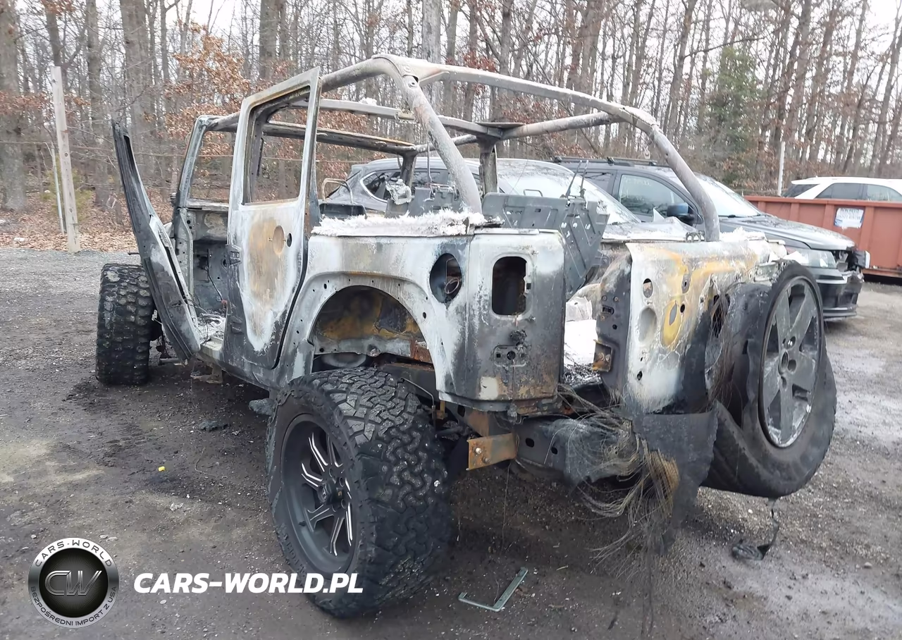 2007 Jeep Wrangler Unlimited Sahara VIN:1J4GA591X7L137910 - 3
