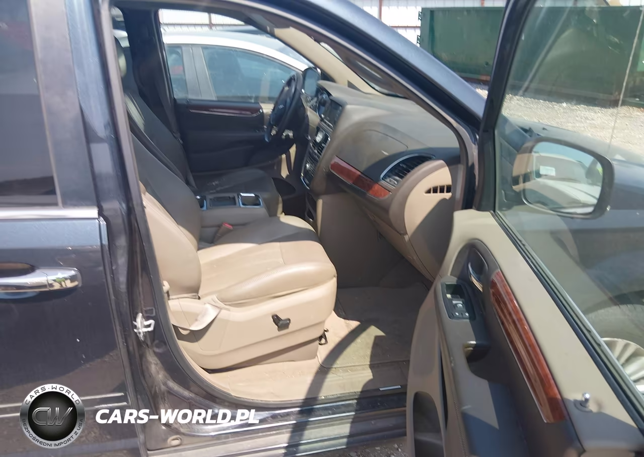 2013 Chrysler Town & Country Touring-L VIN:2C4RC1CGXDR692020 - 5