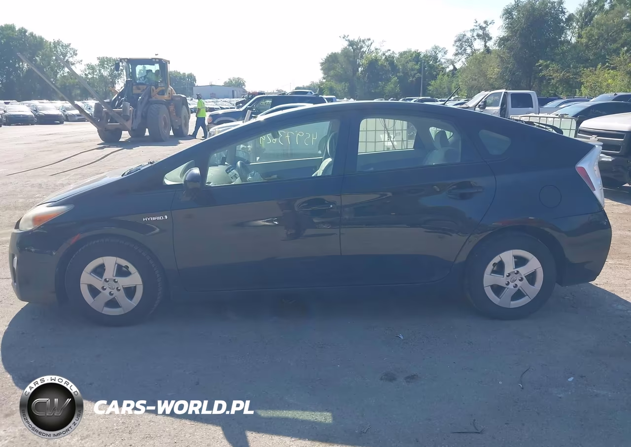 2011 Toyota Prius Three VIN:JTDKN3DUXB0295264 - 14