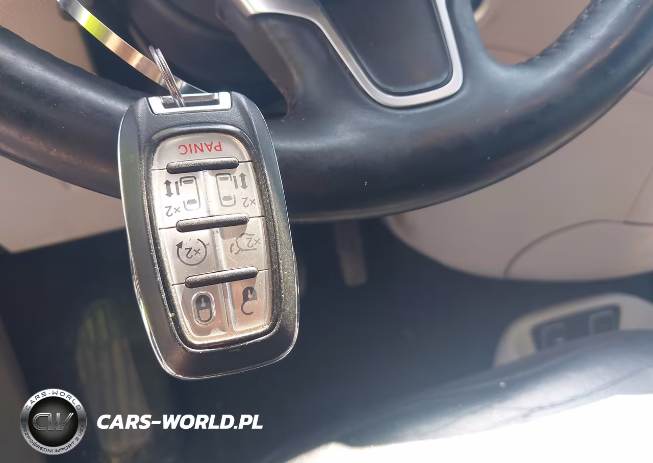 2018 Chrysler Pacifica Touring L Plus VIN:2C4RC1EG3JR293670 - 11
