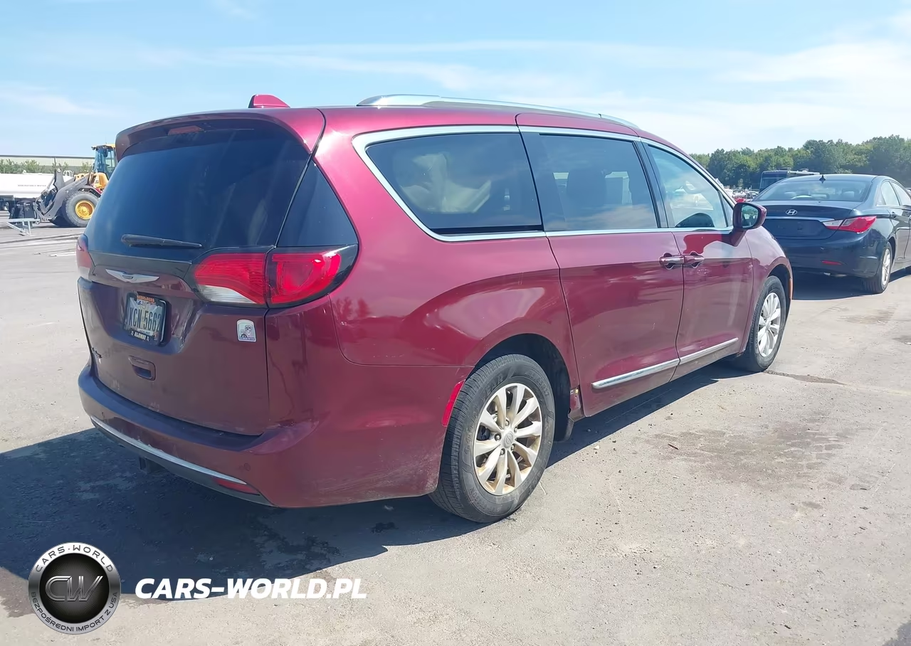 2018 Chrysler Pacifica Touring L Plus VIN:2C4RC1EG3JR293670 - 4