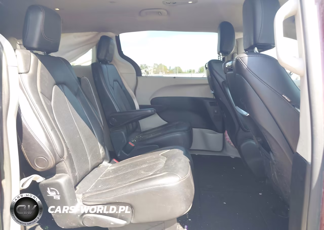 2018 Chrysler Pacifica Touring L Plus VIN:2C4RC1EG3JR293670 - 8