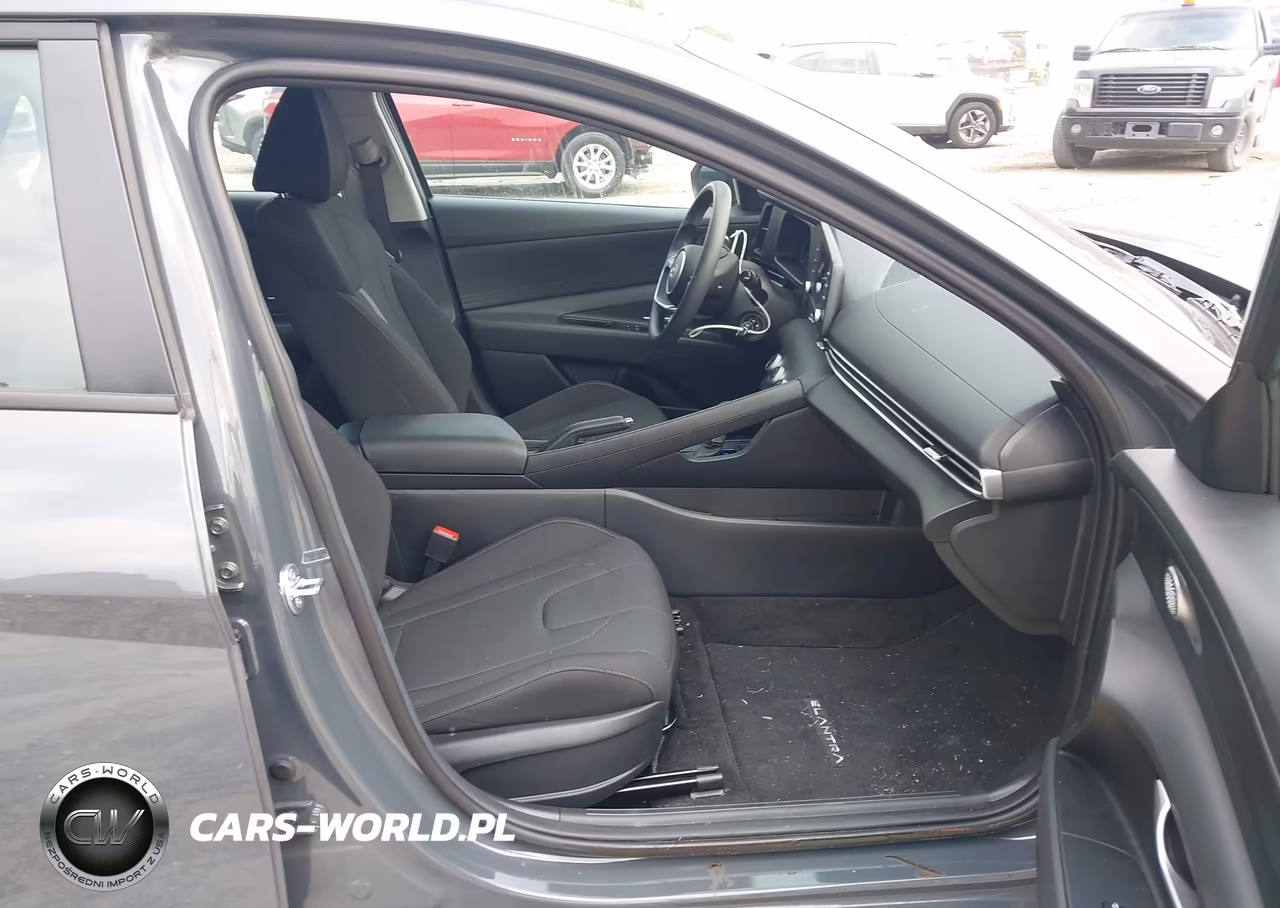 2026 Hyundai Elantra Se VIN:KMHLL4DG5TU200349 - 5