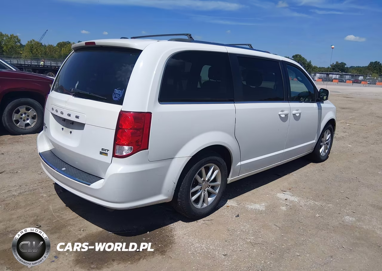 2018 Dodge Grand Caravan Sxt VIN:2C4RDGCG0JR266011 - 4