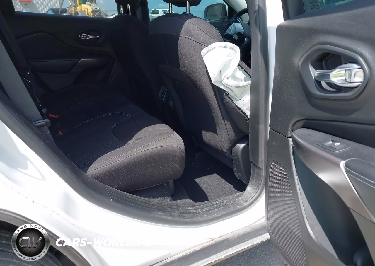 2019 Jeep Cherokee Latitude Fwd VIN:1C4PJLCB7KD340669 - 8