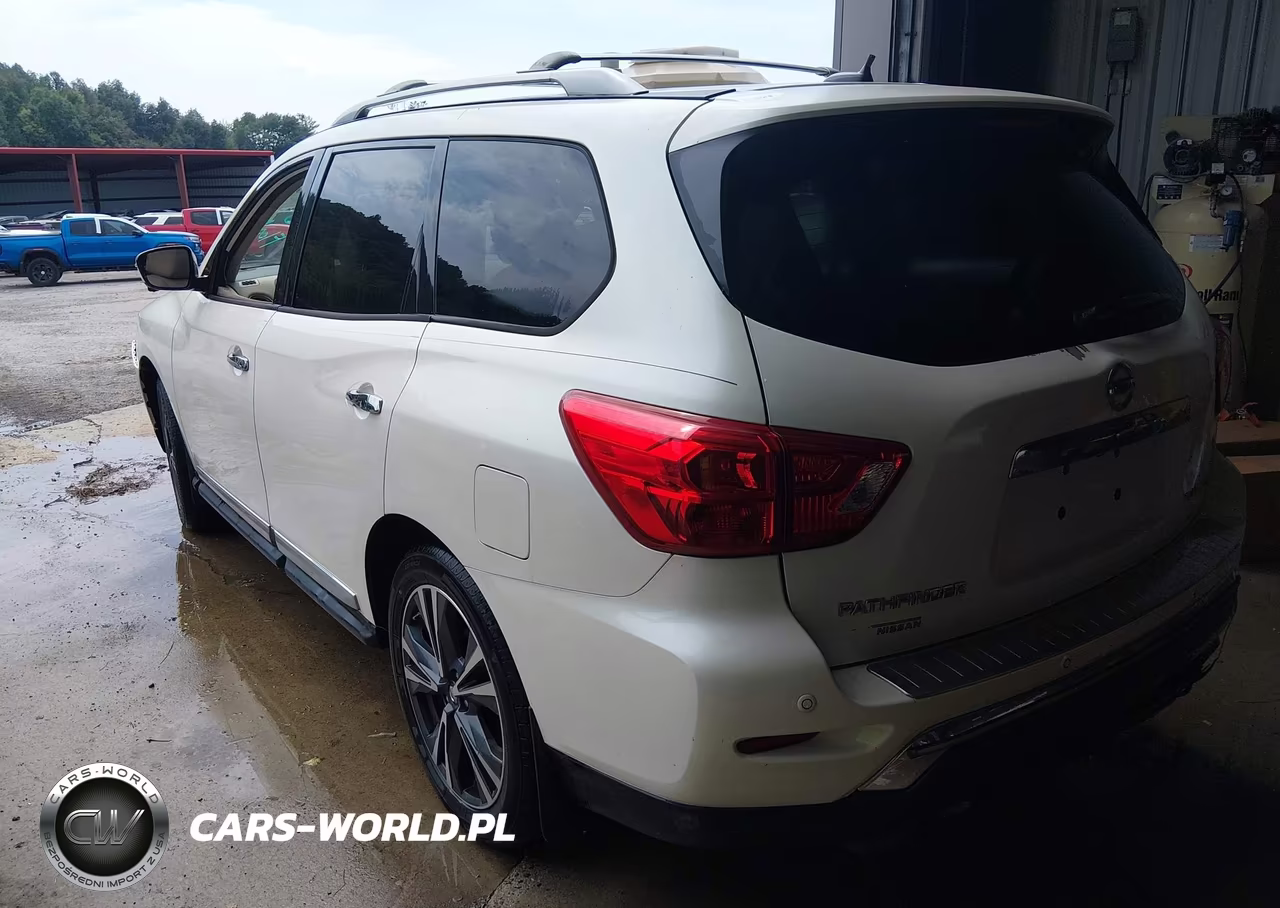 2017 Nissan Pathfinder Platinum VIN:5N1DR2MN2HC620041 - 3