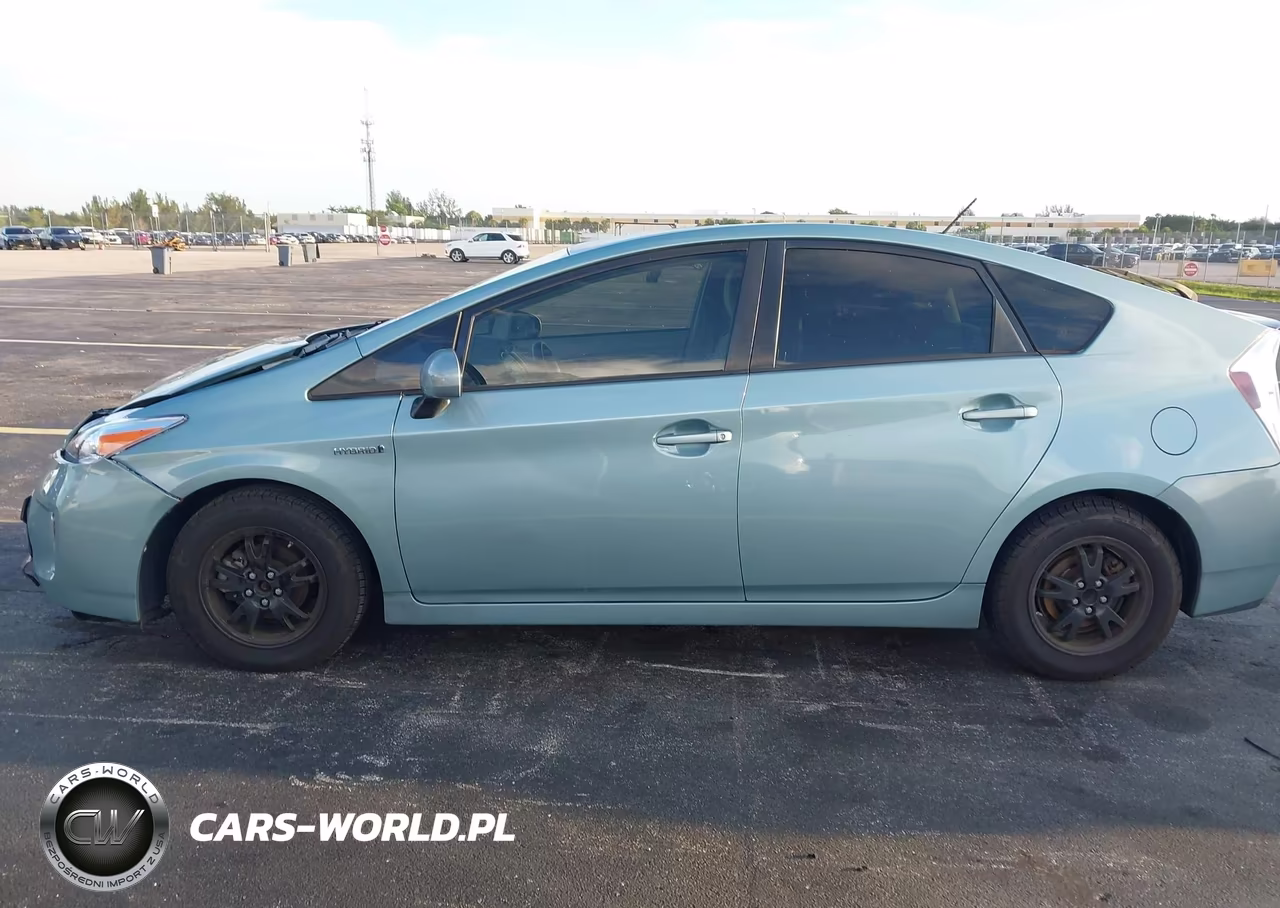 2015 Toyota Prius Two VIN:JTDKN3DU1F1966384 - 14