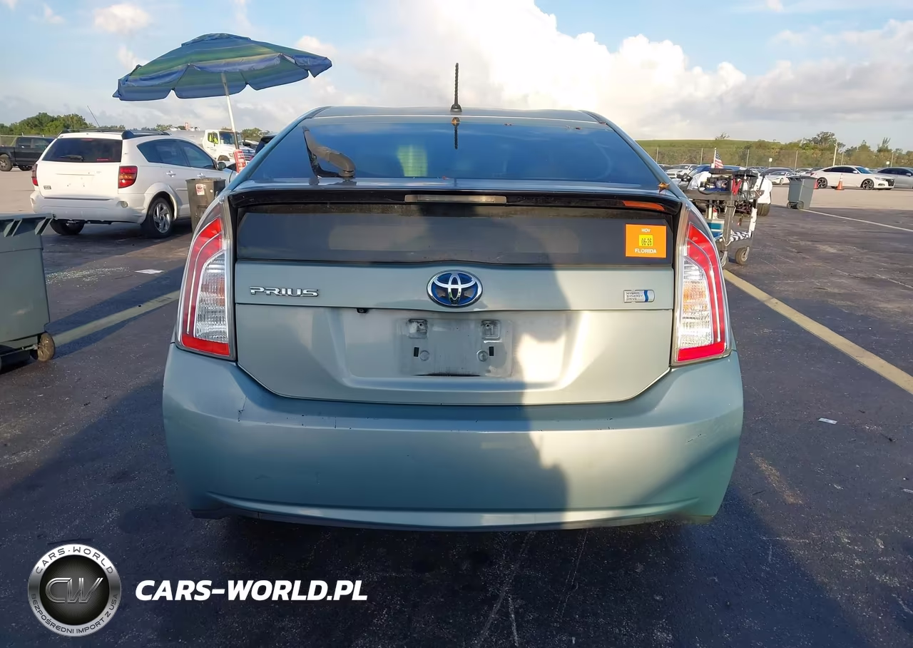 2015 Toyota Prius Two VIN:JTDKN3DU1F1966384 - 16