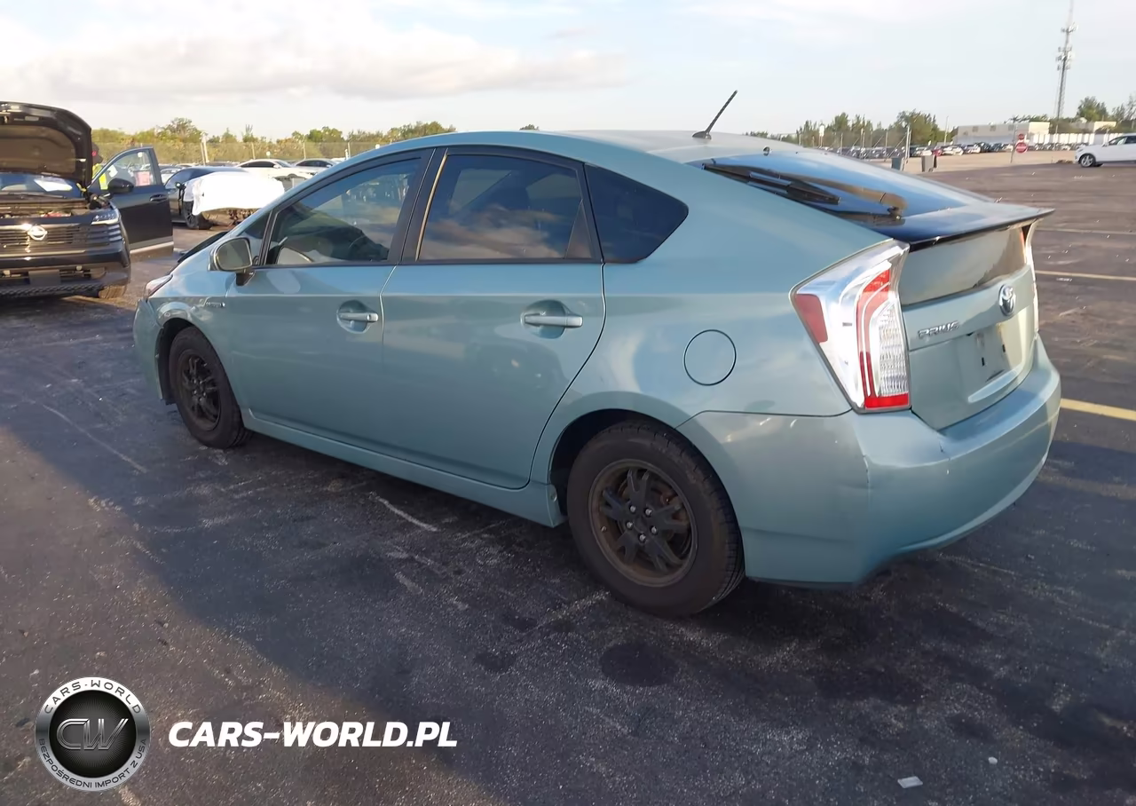 2015 Toyota Prius Two VIN:JTDKN3DU1F1966384 - 3