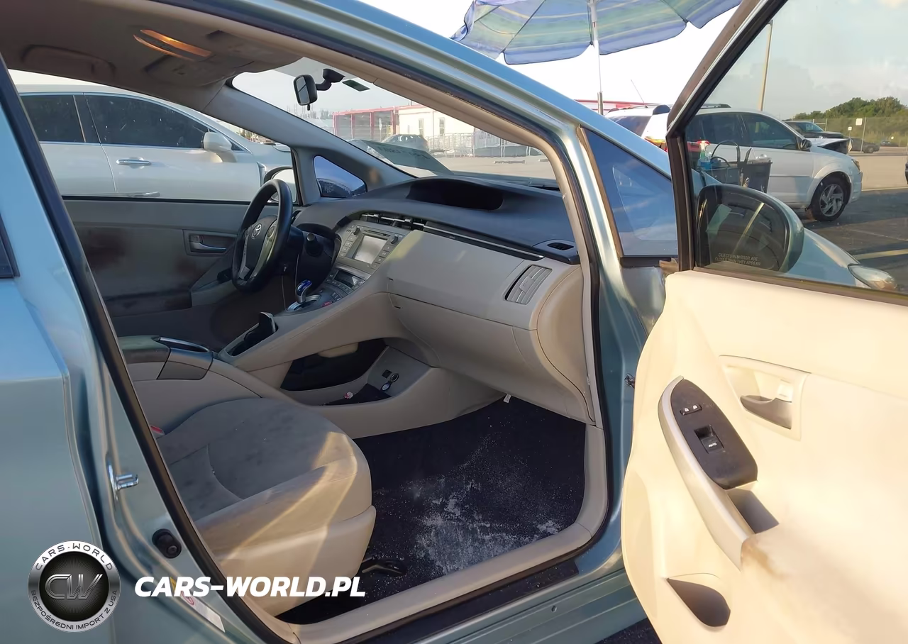 2015 Toyota Prius Two VIN:JTDKN3DU1F1966384 - 5
