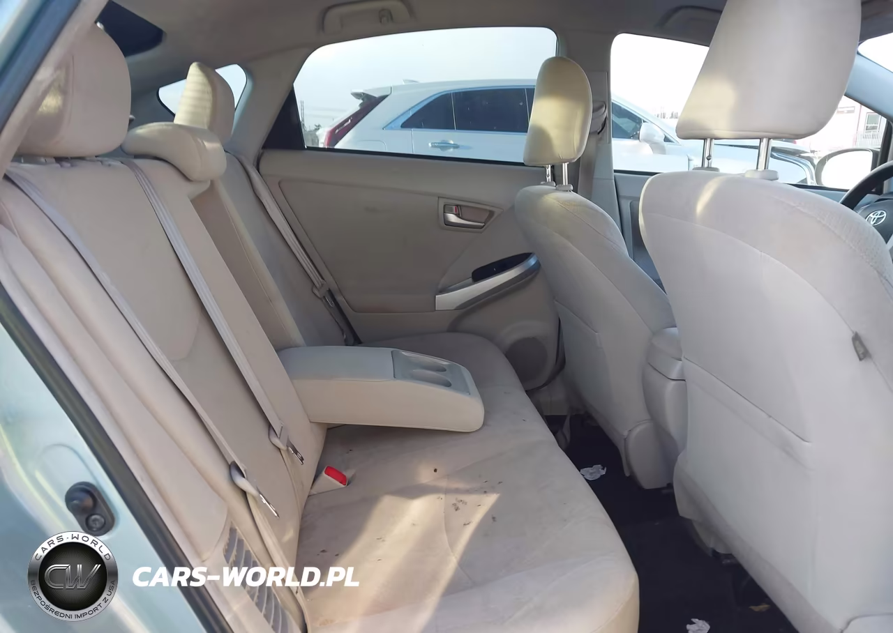 2015 Toyota Prius Two VIN:JTDKN3DU1F1966384 - 8