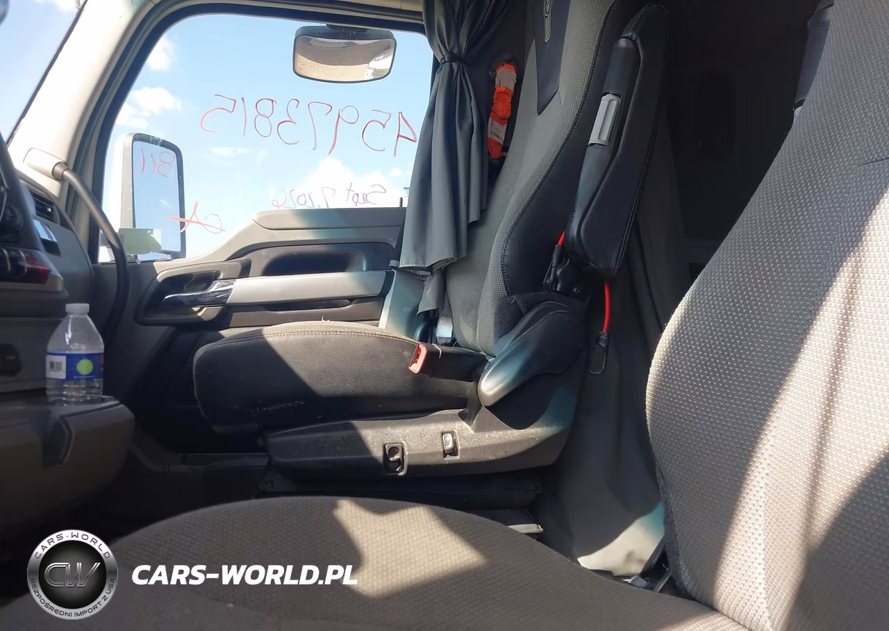 2020 Kenworth T680 VIN:1XKYDP9X7LJ401872 - 7