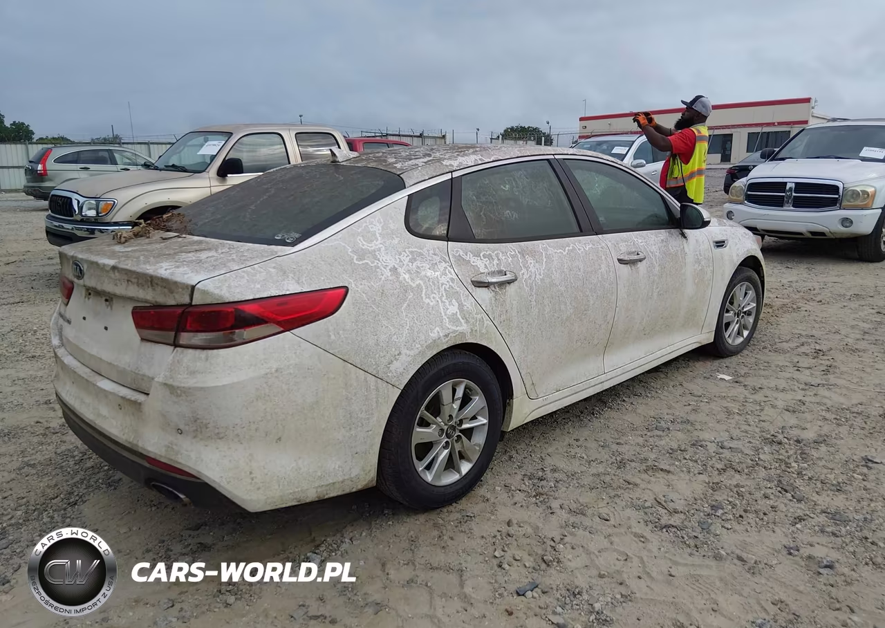 2018 Kia Optima Lx VIN:KNAGT4L32J5235648 - 4