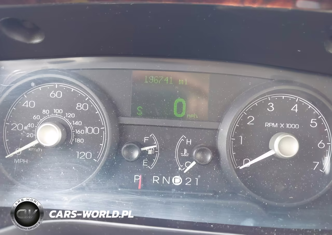 2009 Lincoln Town Car VIN:2LNHM82V59X636664 - 7