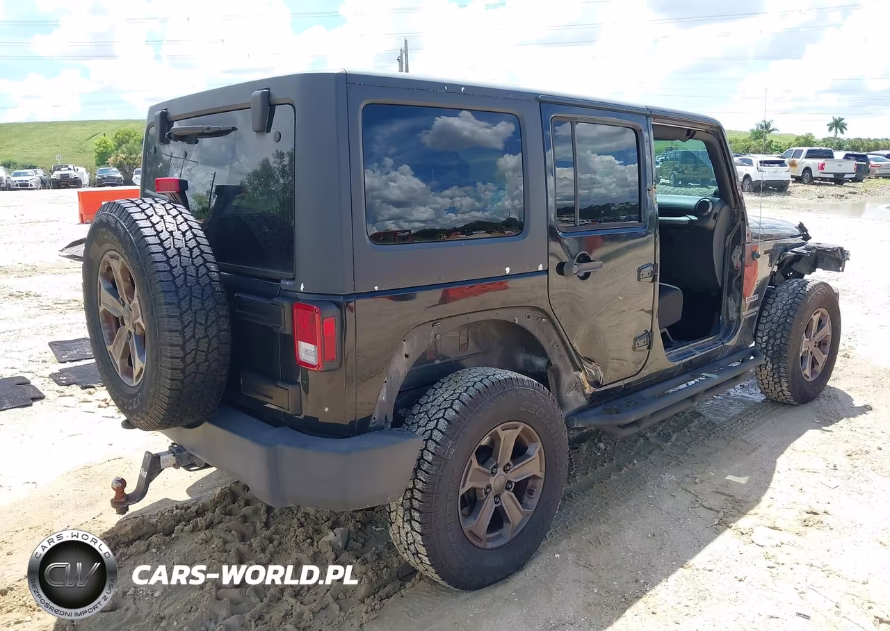 2014 Jeep Wrangler Unlimited Sport VIN:1C4BJWDG8EL249832 - 4