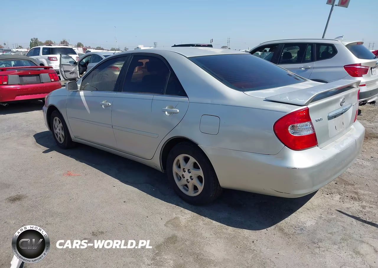 2002 Toyota Camry Le VIN:4T1BE32K12U097386 - 3
