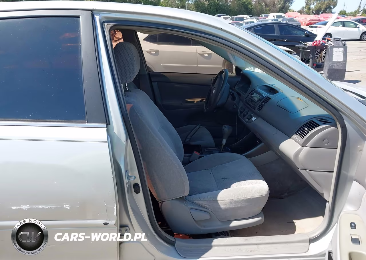2002 Toyota Camry Le VIN:4T1BE32K12U097386 - 5