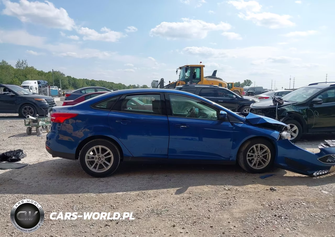 2018 Ford Focus Se VIN:1FADP3F27JL222077 - 13