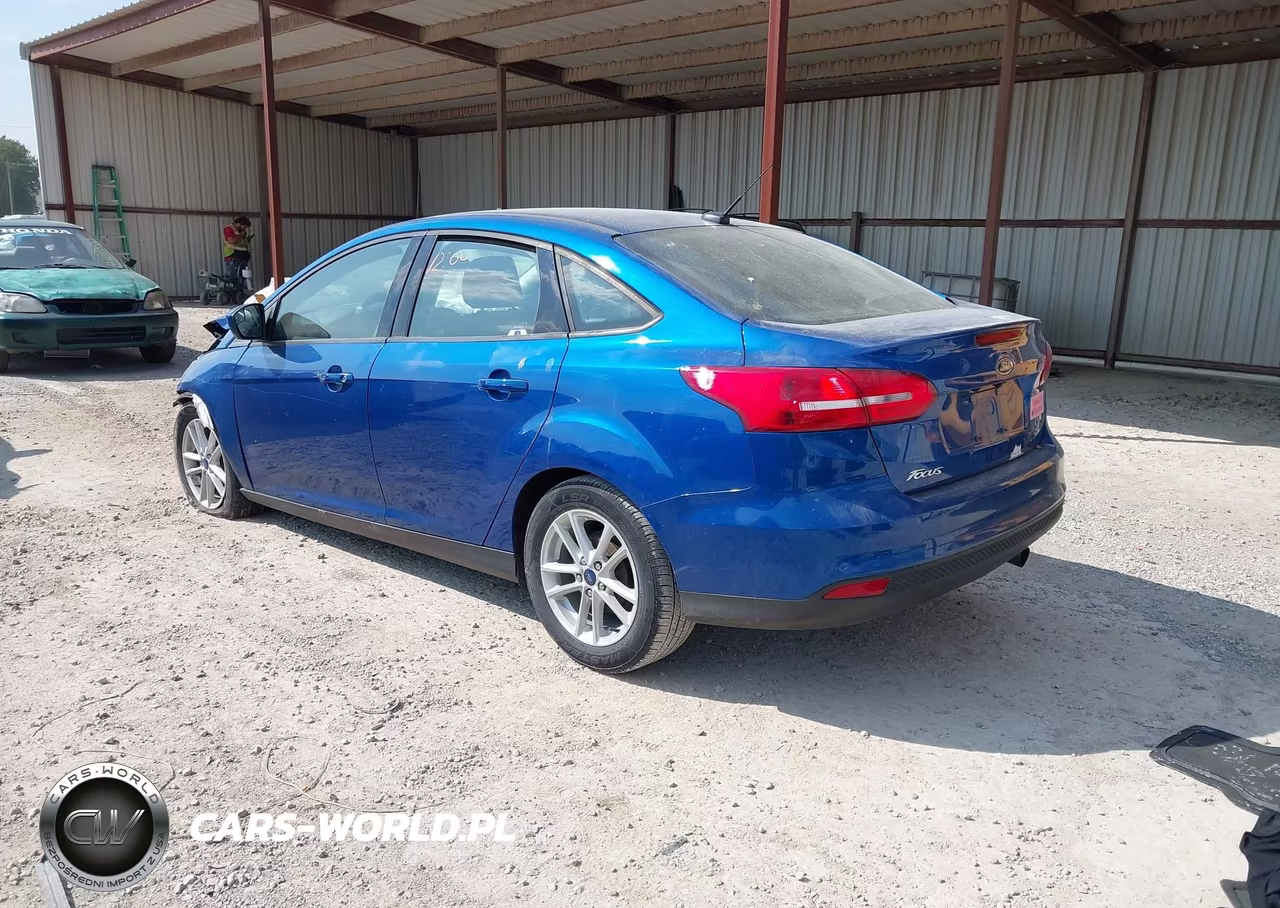 2018 Ford Focus Se VIN:1FADP3F27JL222077 - 3