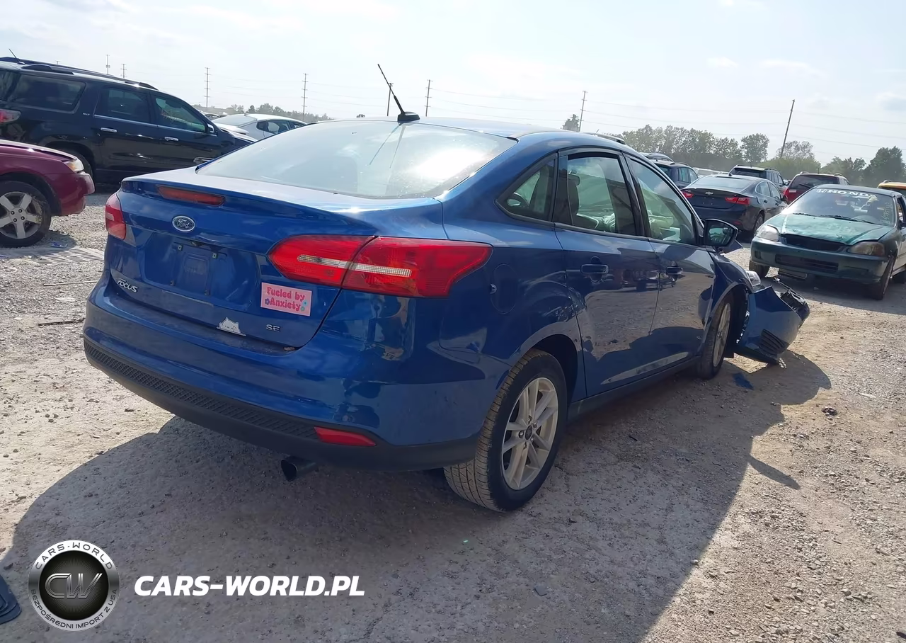 2018 Ford Focus Se VIN:1FADP3F27JL222077 - 4