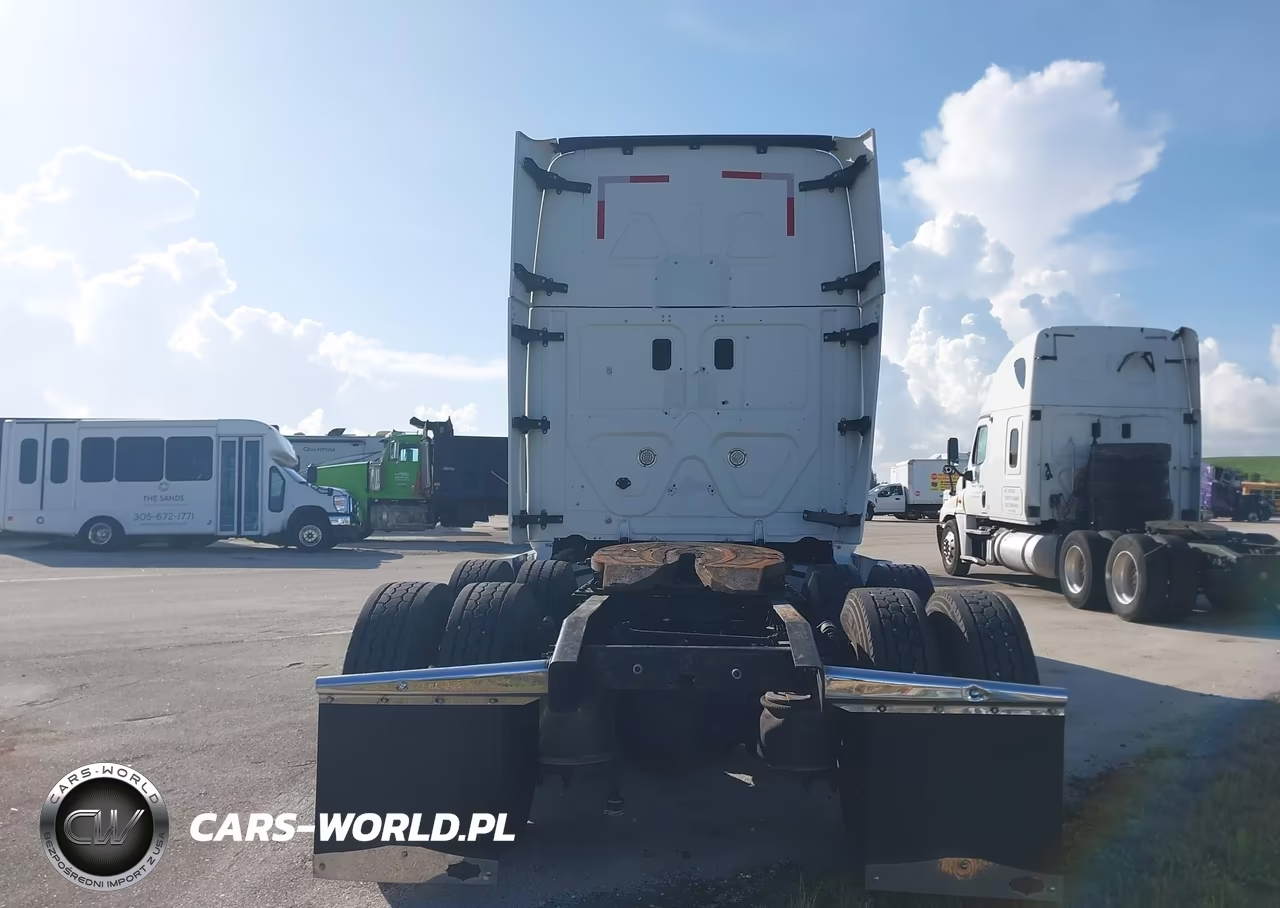 2010 Freightliner Cascadia 125 VIN:1FUJGLDR9ALAN5729 - 18