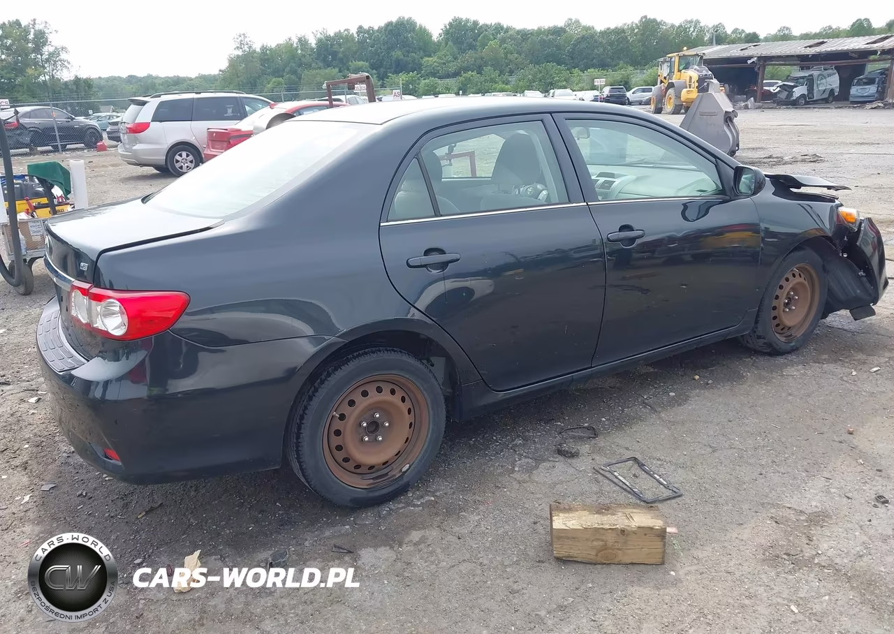 2013 Toyota Corolla Le VIN:JTDBU4EE8DJ117141 - 4