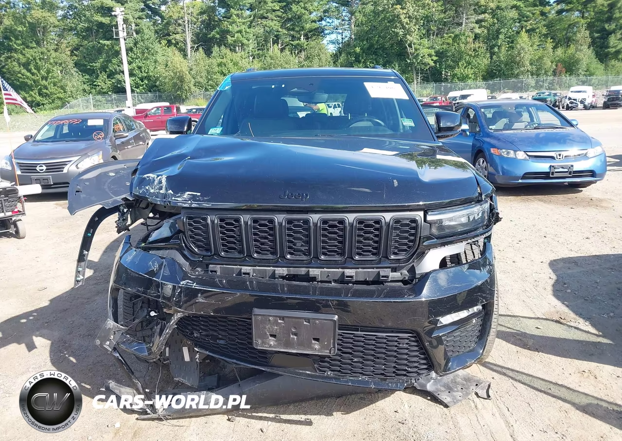 2024 Jeep Grand Cherokee Limited 4X4 VIN:1C4RJHBG0R8605423 - 12