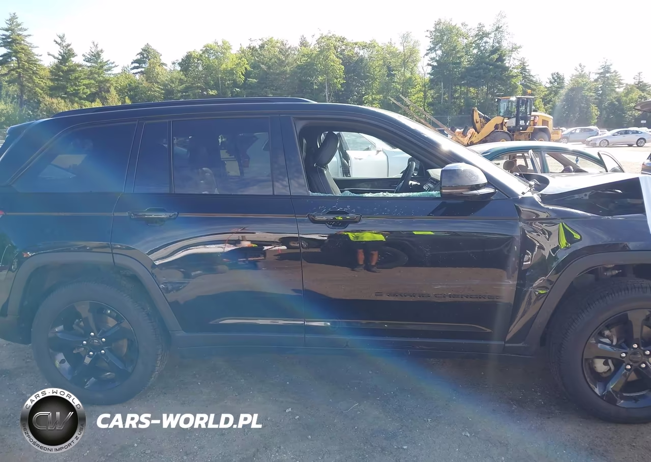 2024 Jeep Grand Cherokee Limited 4X4 VIN:1C4RJHBG0R8605423 - 13
