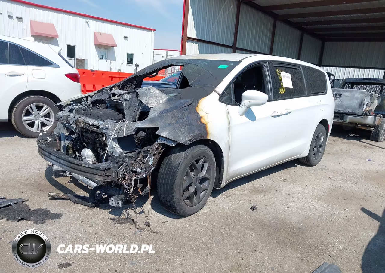 2020 Chrysler Pacifica Touring VIN:2C4RC1FG6LR281546 - 2