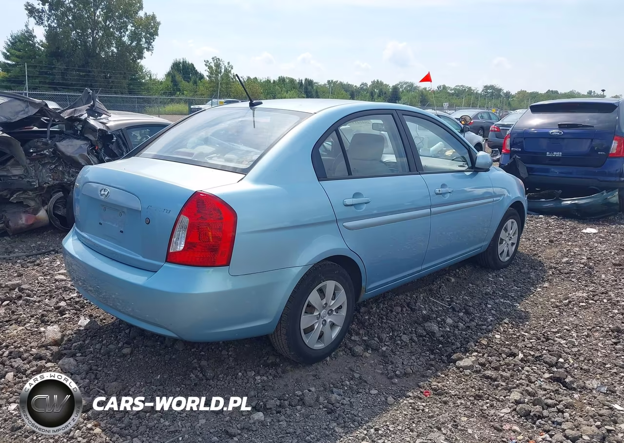 2011 Hyundai Accent Gls VIN:KMHCN4AC3BU599305 - 4