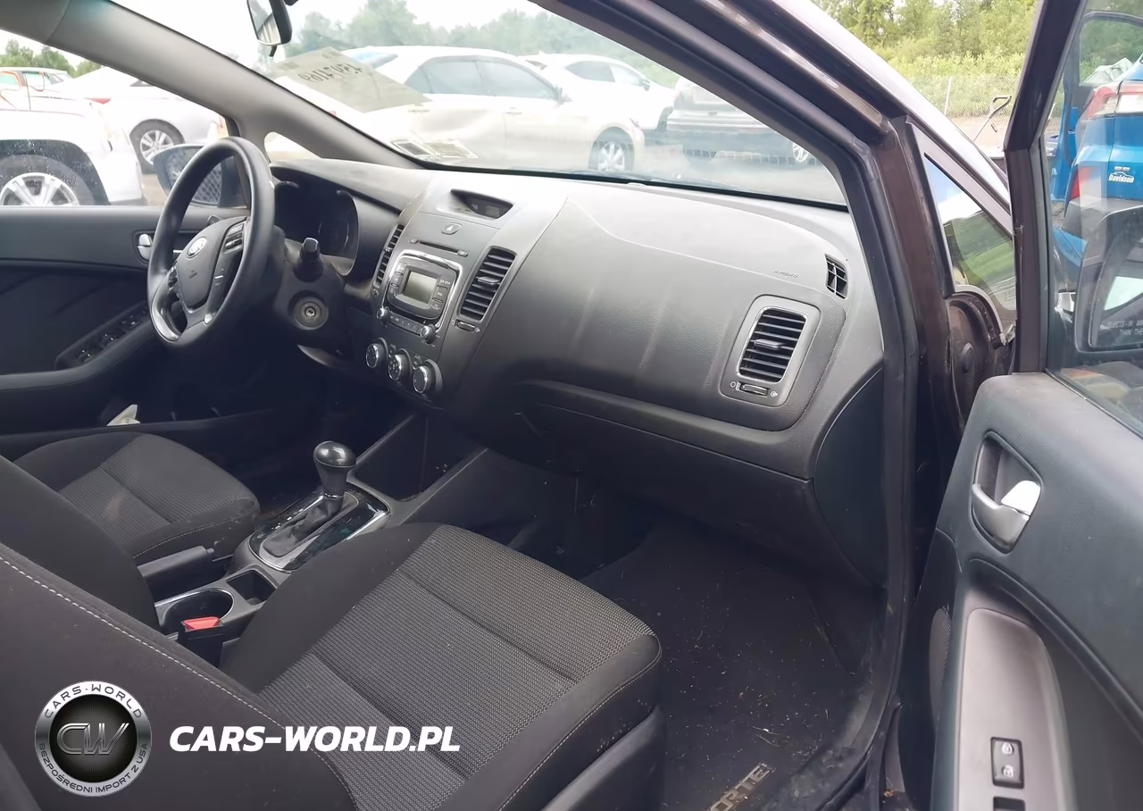 2018 Kia Forte Lx VIN:3KPFK4A7XJE201145 - 5