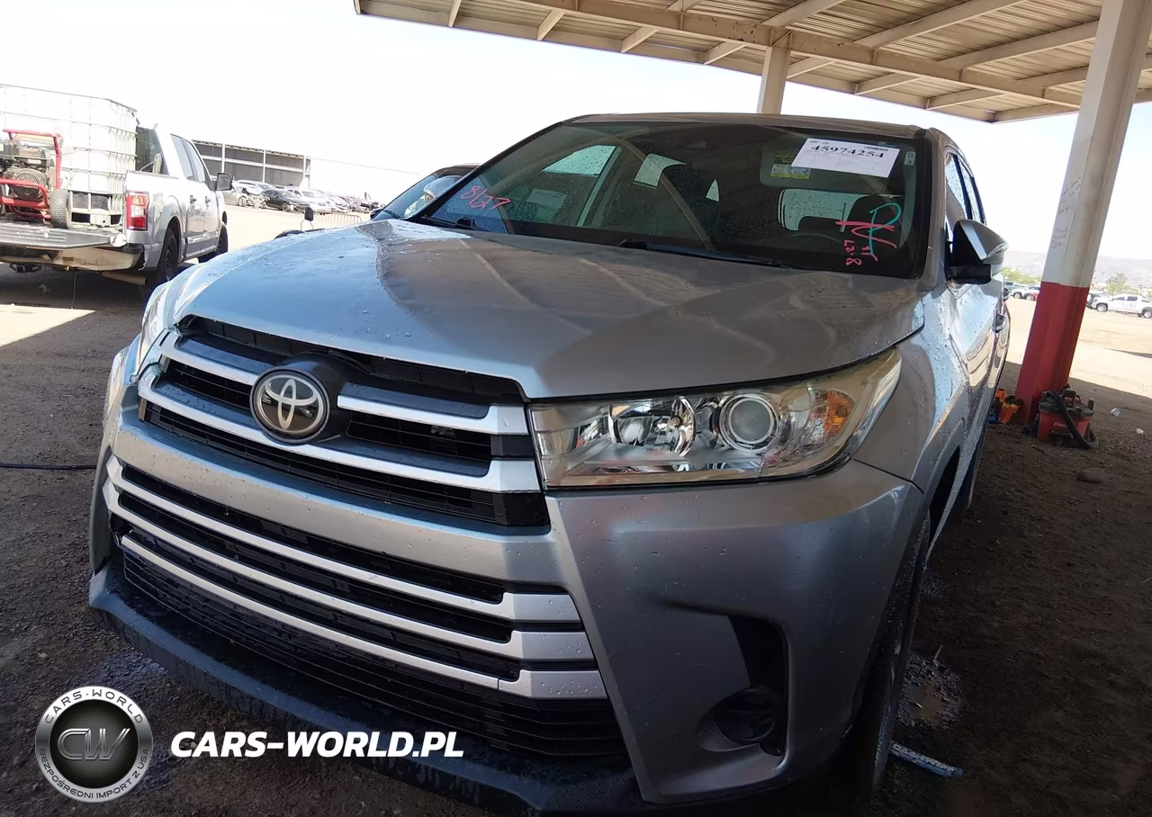 2018 Toyota Highlander Le VIN:5TDZZRFH3JS236736 - 2
