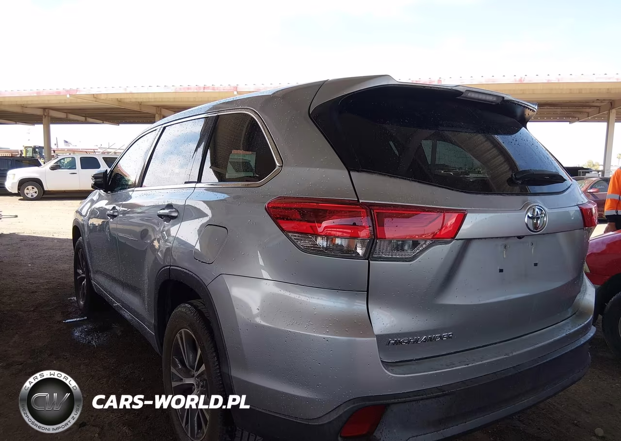 2018 Toyota Highlander Le VIN:5TDZZRFH3JS236736 - 3
