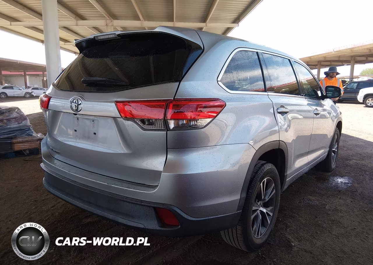 2018 Toyota Highlander Le VIN:5TDZZRFH3JS236736 - 4