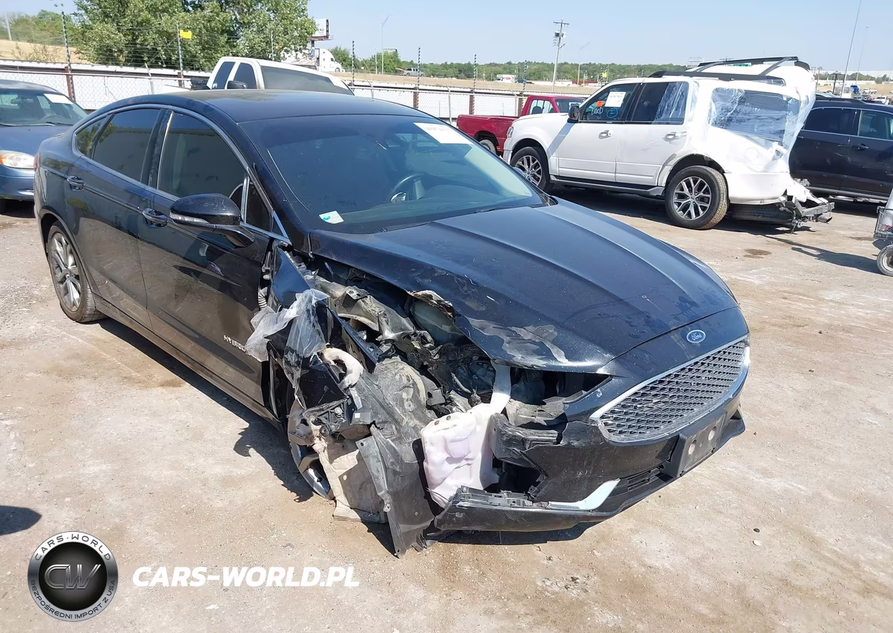 2019 Ford Fusion Hybrid Titanium – zdjęcie 1 z 16