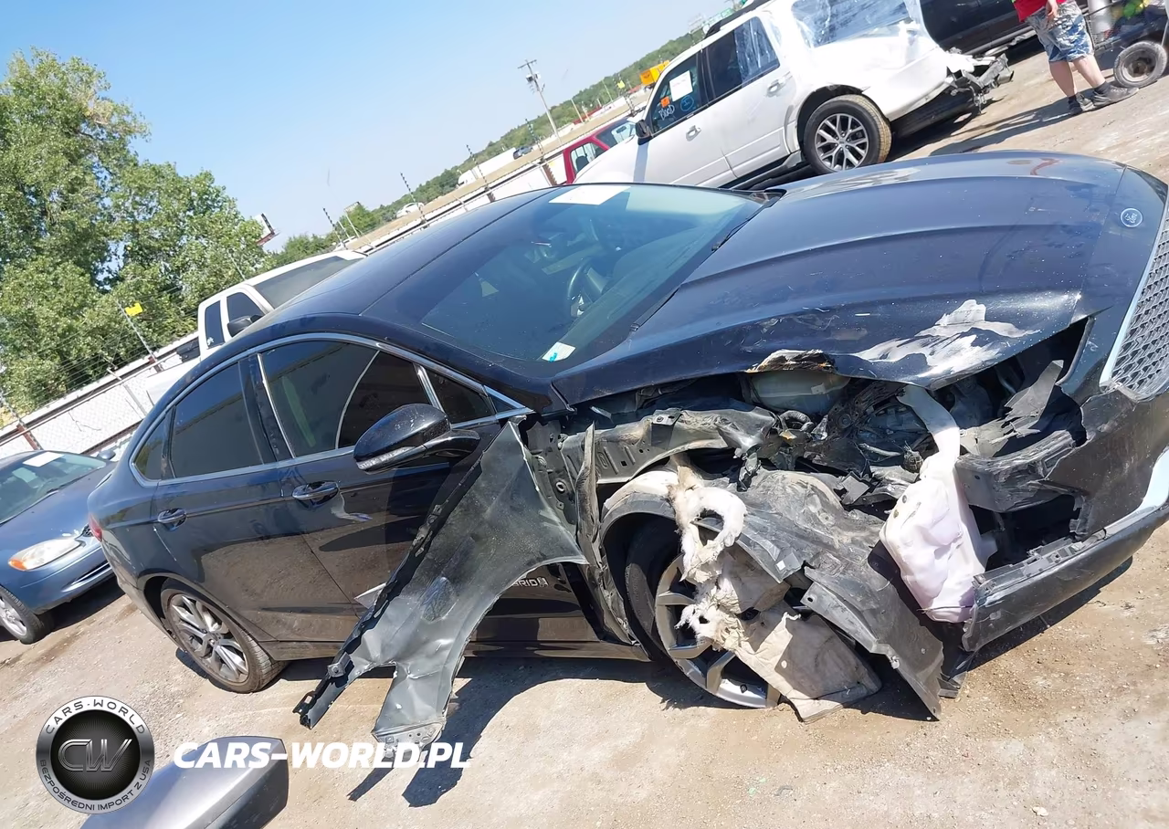 2019 Ford Fusion Hybrid Titanium VIN:3FA6P0RU0KR140022 - 13