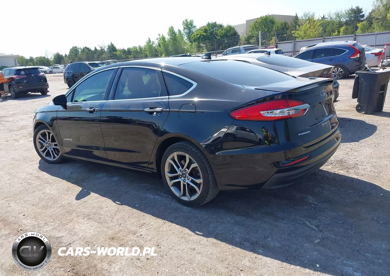 2019 Ford Fusion Hybrid Titanium VIN:3FA6P0RU0KR140022 - 3