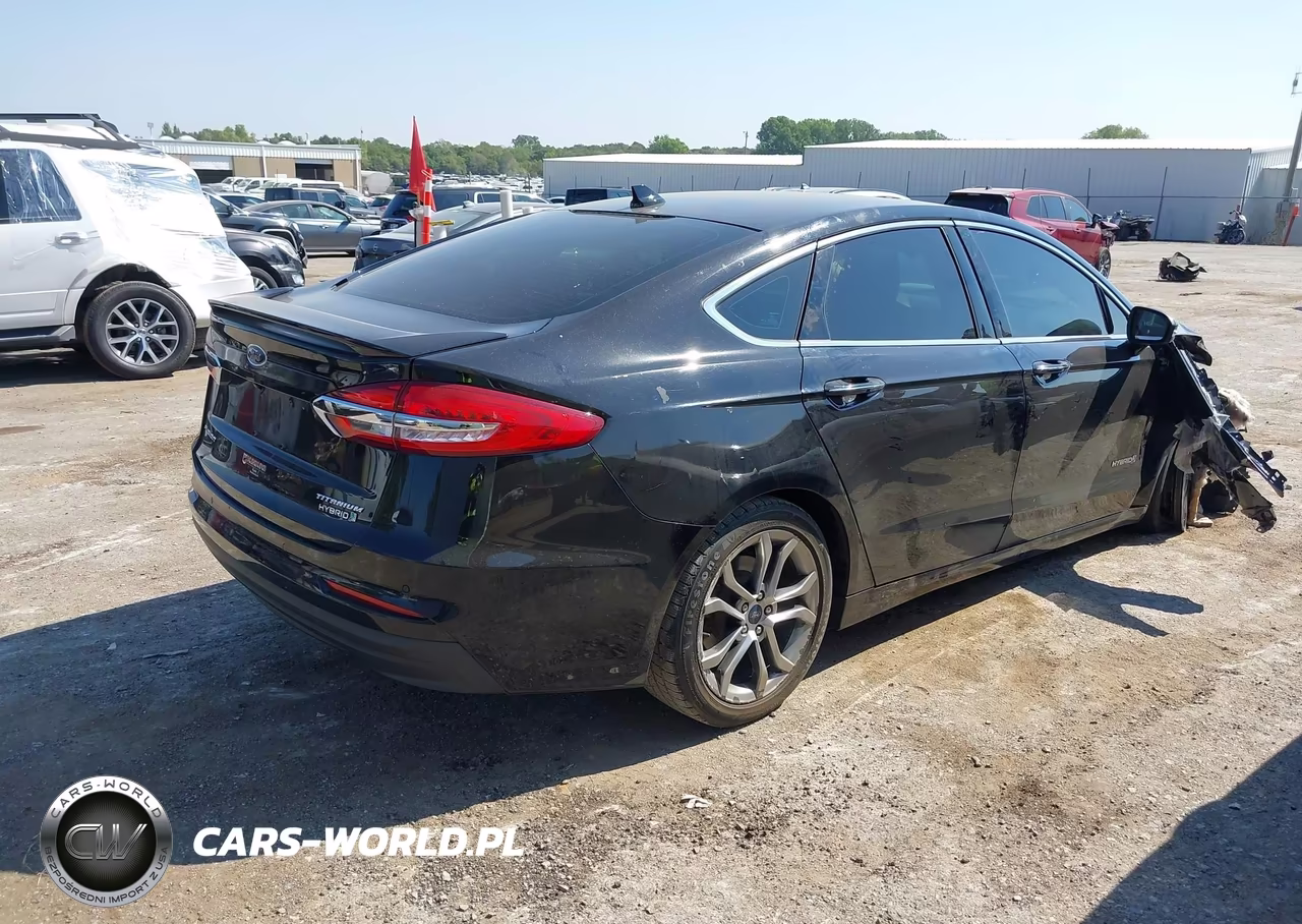 2019 Ford Fusion Hybrid Titanium VIN:3FA6P0RU0KR140022 - 4