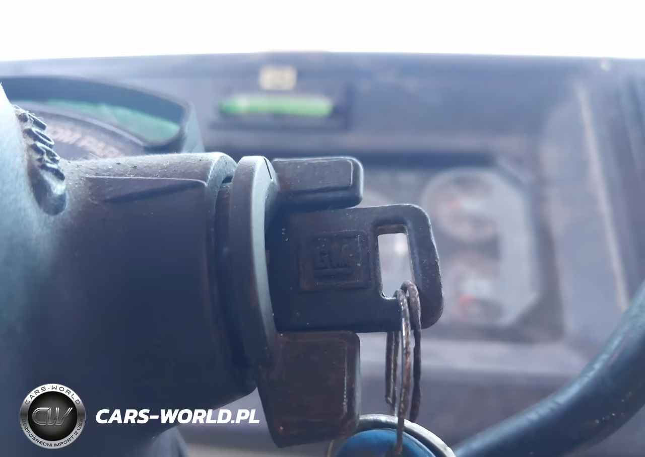 1994 Chevrolet P30 VIN:1GBKP37N0R3308146 - 11
